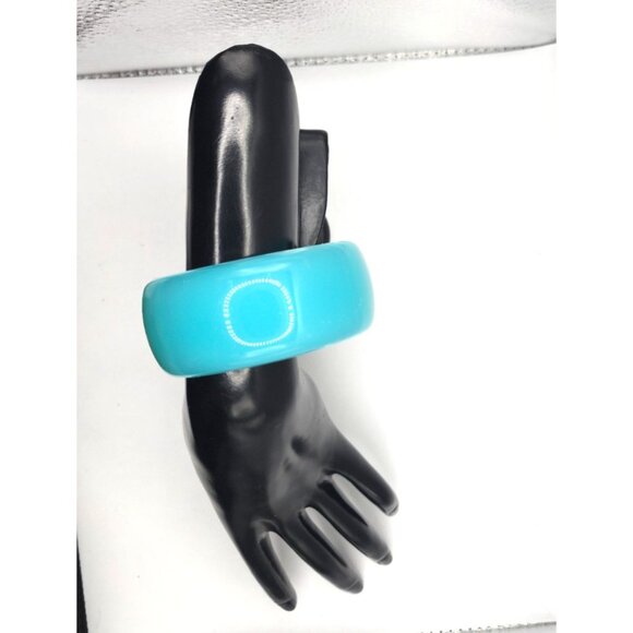 Vintage Turquoise Lucite Hinged Bracelet, Chunky Wide Bangle, Retro Mod Mid Cent - Picture 2 of 4